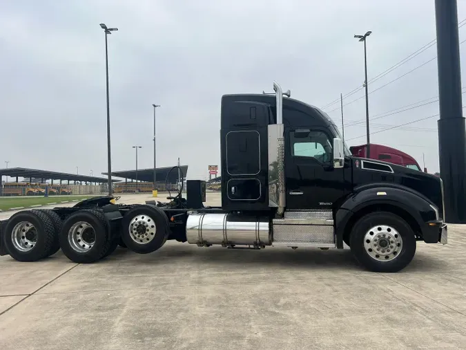 2021 Kenworth T880