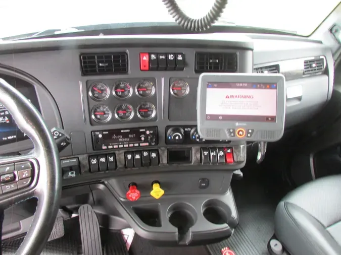 2023 Kenworth W990