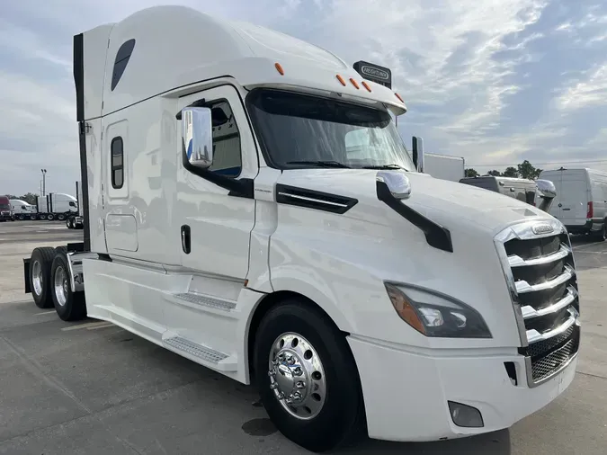 2020 Freightliner Cascadia 126