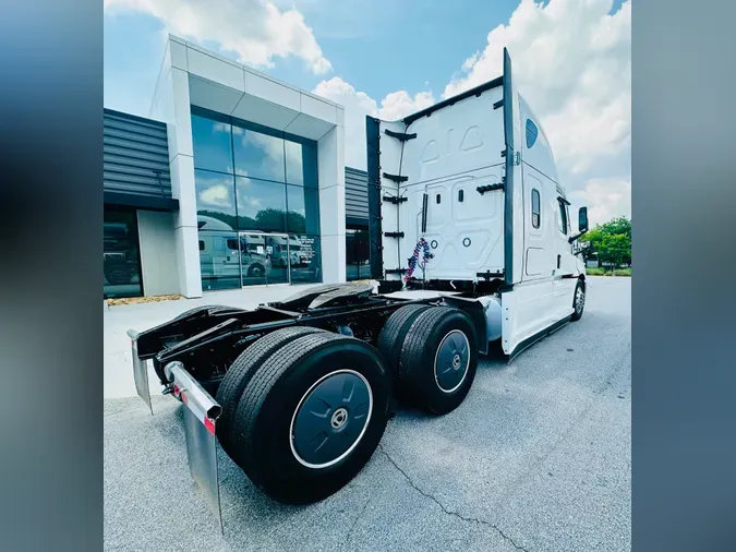 2023 Freightliner Cascadia 126