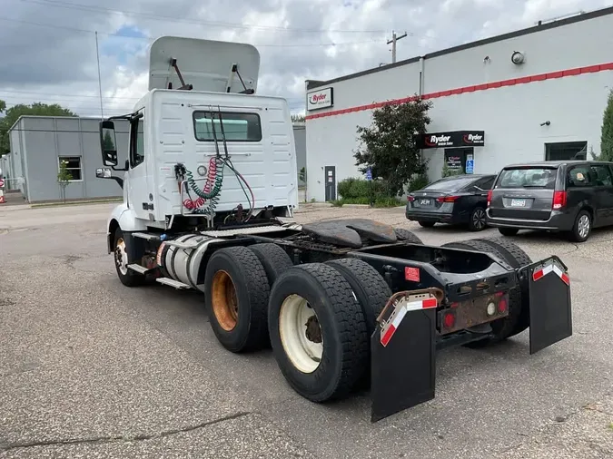2019 VOLVO VNL64T-300