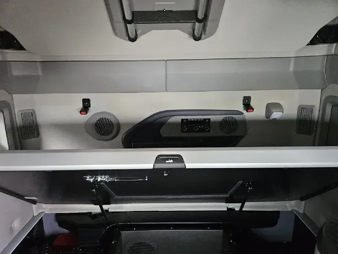 2025 VOLVO VNL64T860