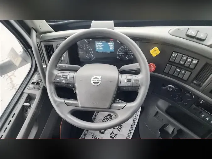 2020 VOLVO VNL760