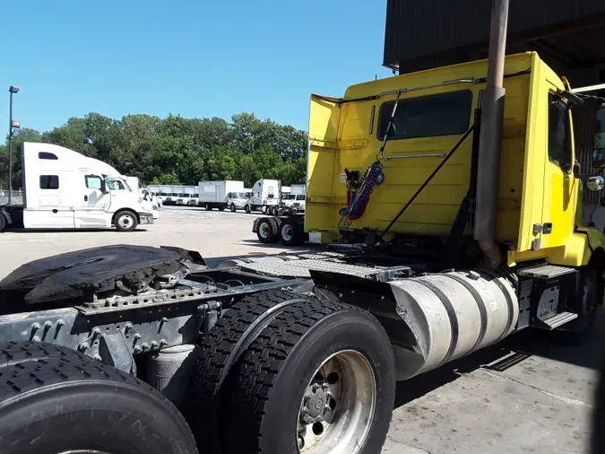 2018 VOLVO VNL64TRACTOR