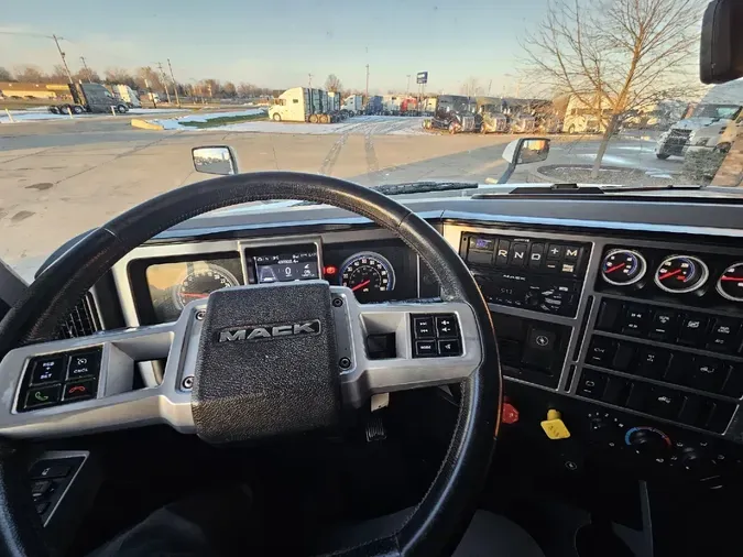 2021 MACK ANTHEM AN64T