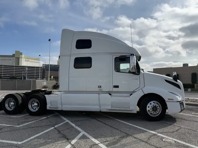 2019 VOLVO VNL64T860