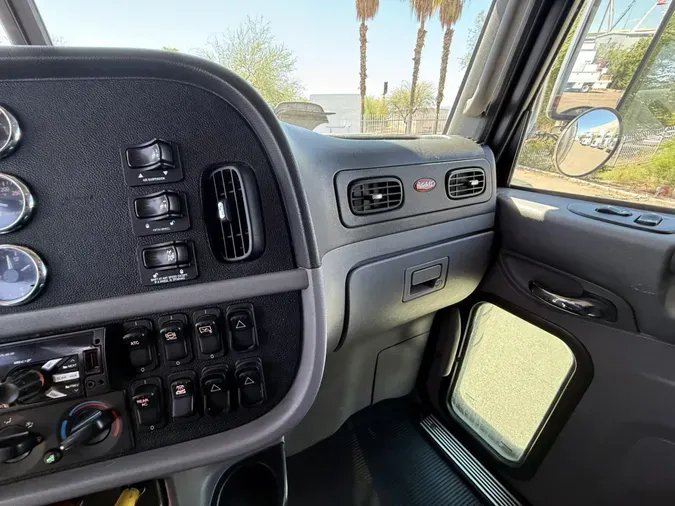 2020 Peterbilt 389