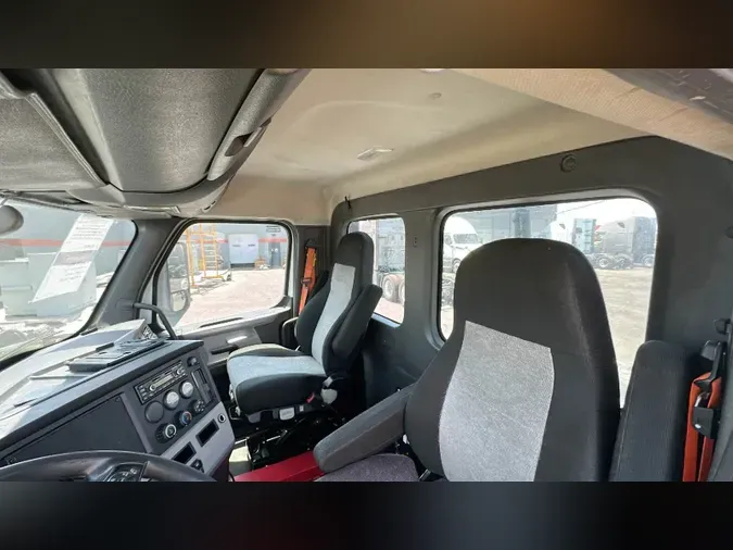 2019 Freightliner Cascadia 126