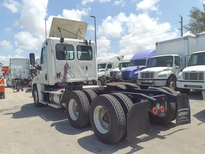 2018 FREIGHTLINER/MERCEDES CASCADIA 125