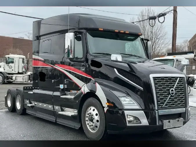 2025 VOLVO VNL64T7403a925735f08ac8c493cd48b01fd46a5c