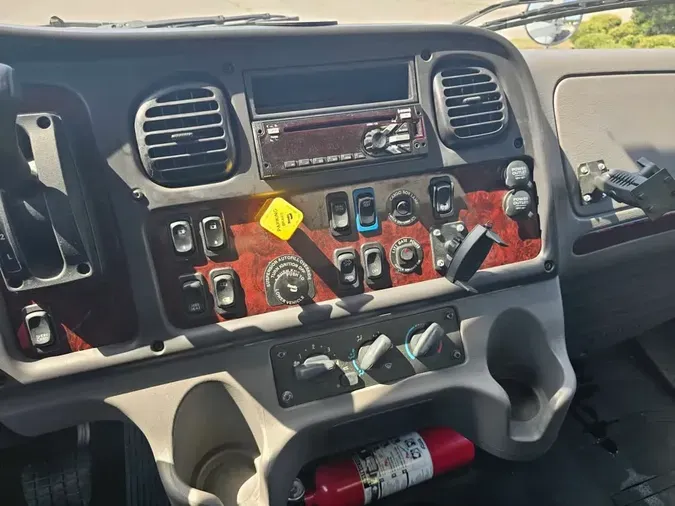 2020 FREIGHTLINER M2 106