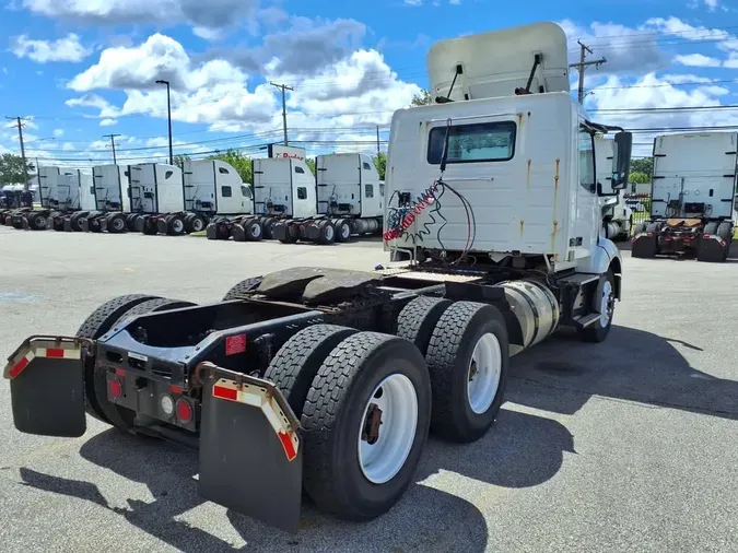 2019 VOLVO VNL64T-300