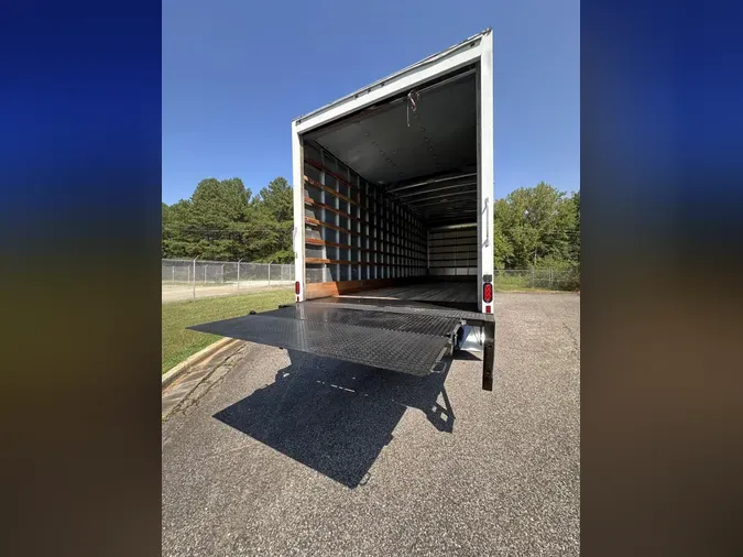 2019 Freightliner Business Class M2 106