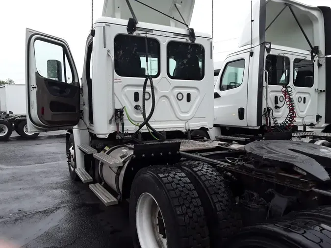 2019 FREIGHTLINER CASCADIA 125
