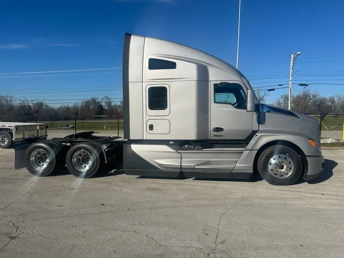 2025 Kenworth T680