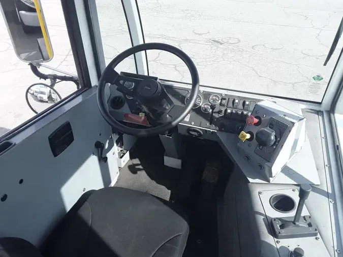 2019 AUTOCAR YARD TRACTOR