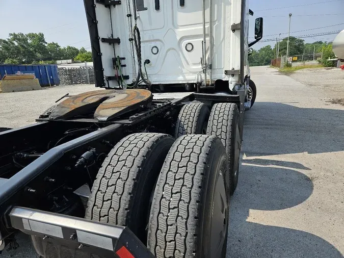 2021 FREIGHTLINER Cascadia 126