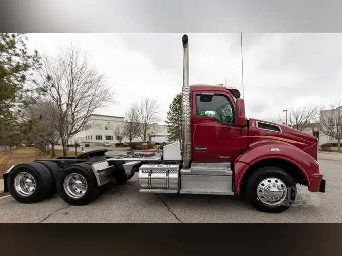 2021 KENWORTH T880