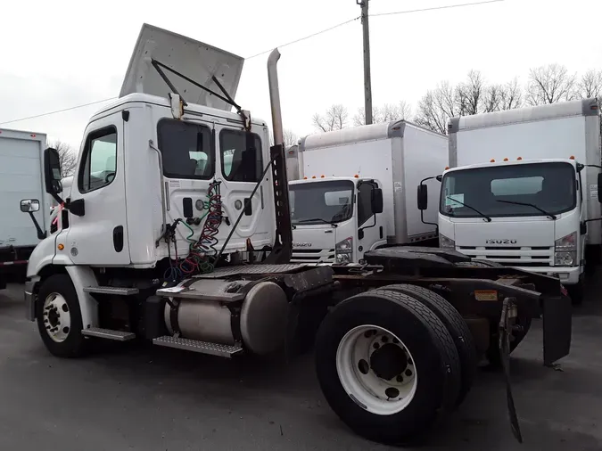 2015 FREIGHTLINER/MERCEDES CASCADIA 113