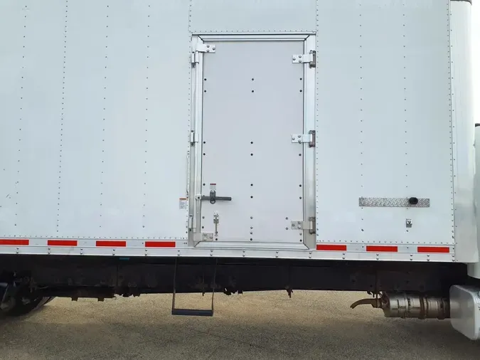 2018 FREIGHTLINER M2 106