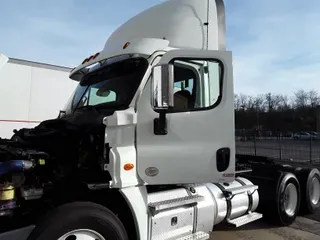 2019 FREIGHTLINER/MERCEDES CASCADIA 125