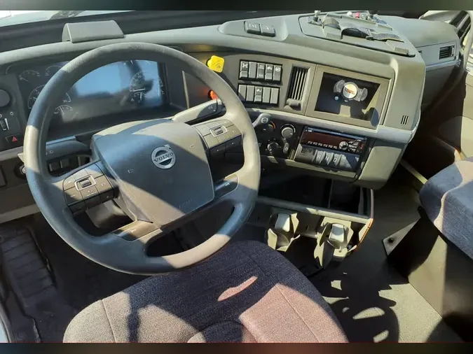 2019 VOLVO VNL64T-300