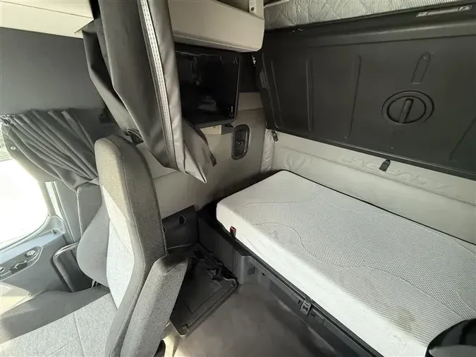 2019 FREIGHTLINER CASCADEVO1
