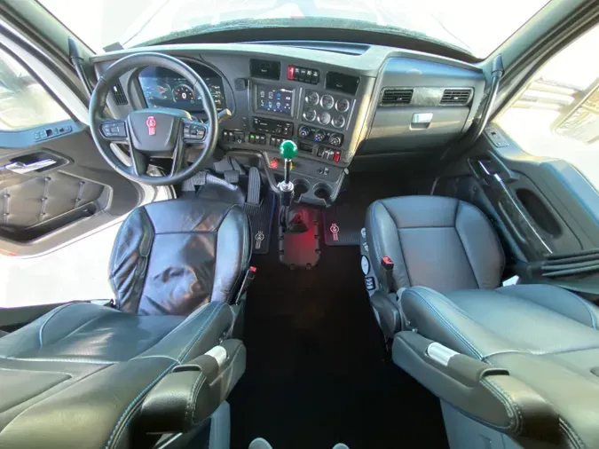 2023 Kenworth W990
