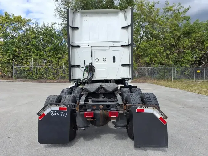 2019 NAVISTAR INTERNATIONAL LT625 SLPR CAB