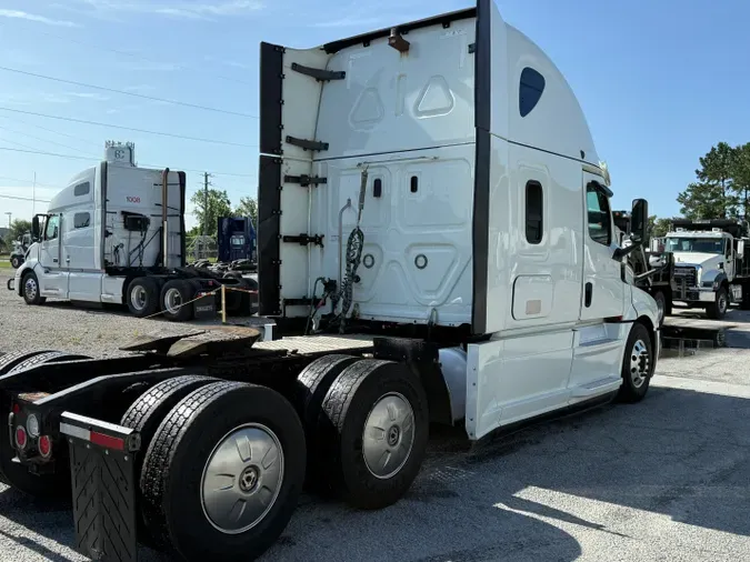 2019 Freightliner Cascadia 126