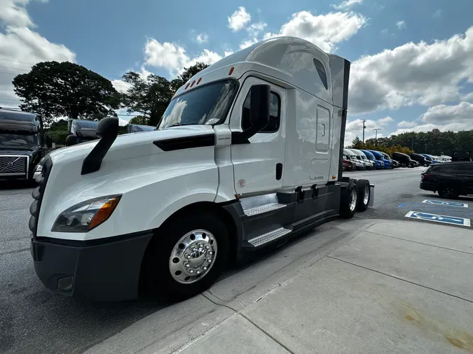 2020 Freightliner Cascadia 126