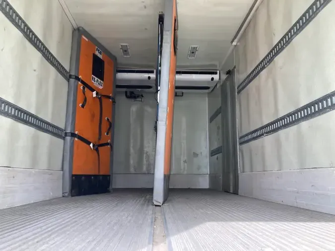2021 FREIGHTLINER/MERCEDES M2 106