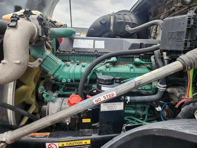 2022 VOLVO VNL64T860
