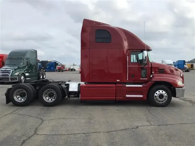 2018 MACK CXU613