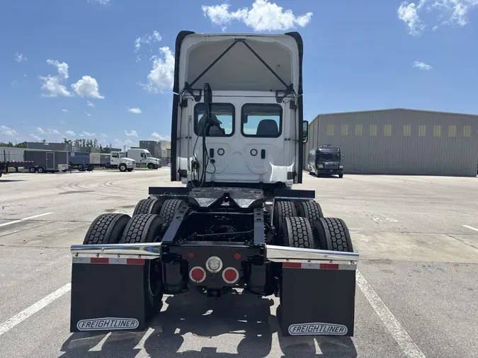 2021 Freightliner Cascadia 1163ad670d810f125fc09d168806cc53d63