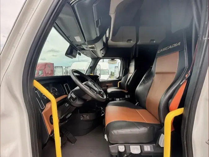 2023 Freightliner Cascadia 126
