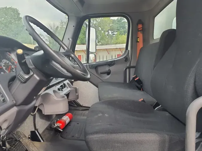 2019 FREIGHTLINER M2 106