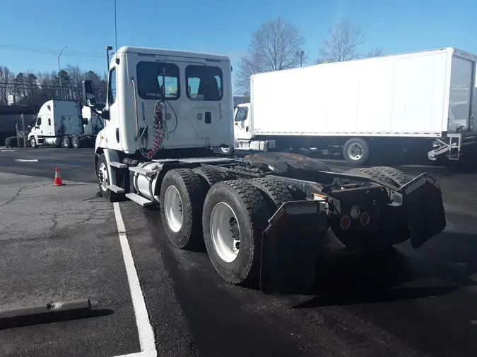 2017 FREIGHTLINER/MERCEDES CASCADIA 113