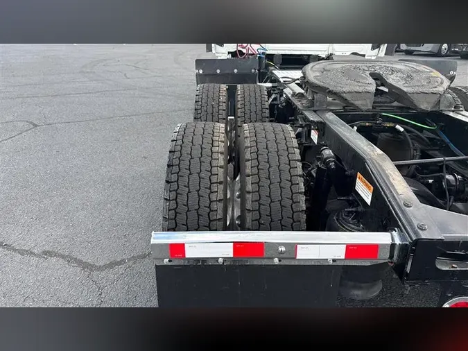 2019 FREIGHTLINER CA126