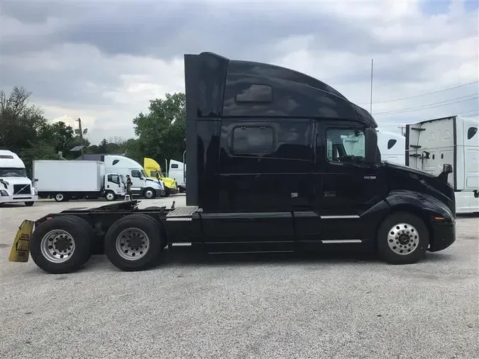 2019 VOLVO VNL860