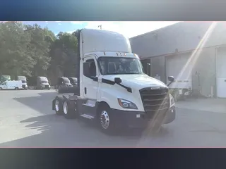 2020 Freightliner Cascadia 126