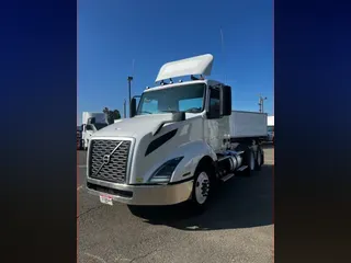 2019 VOLVO VNL64T-300