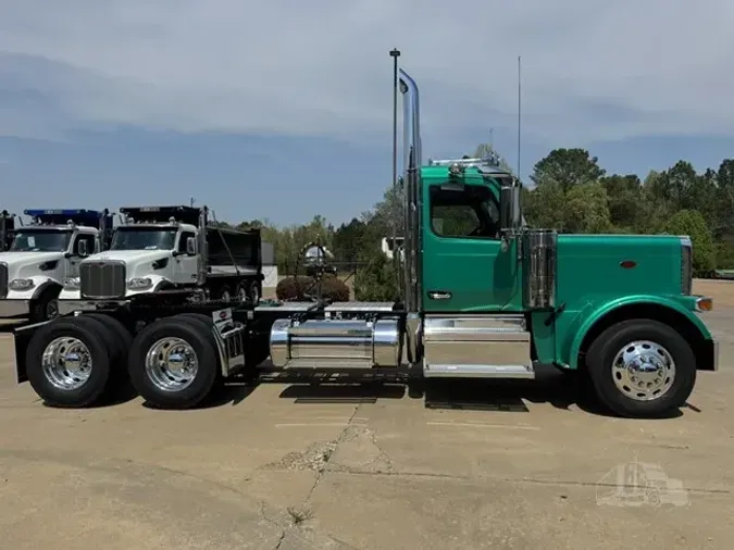 2027 PETERBILT 589