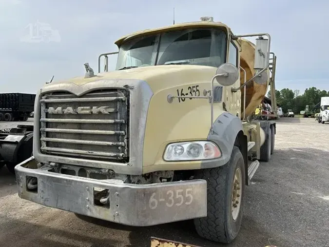 2017 MACK GRANITE GU533