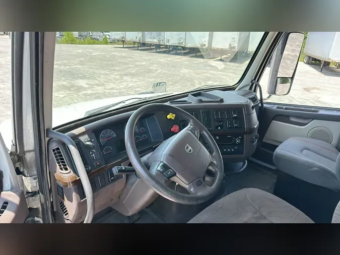 2016 Volvo VNL 740