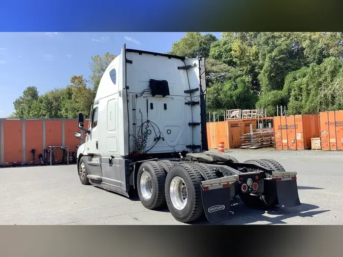2021 Freightliner Cascadia 126