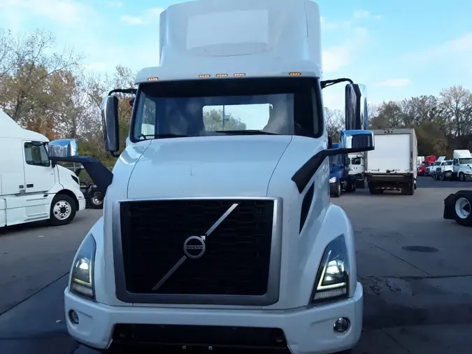 2019 VOLVO VNR42T 300