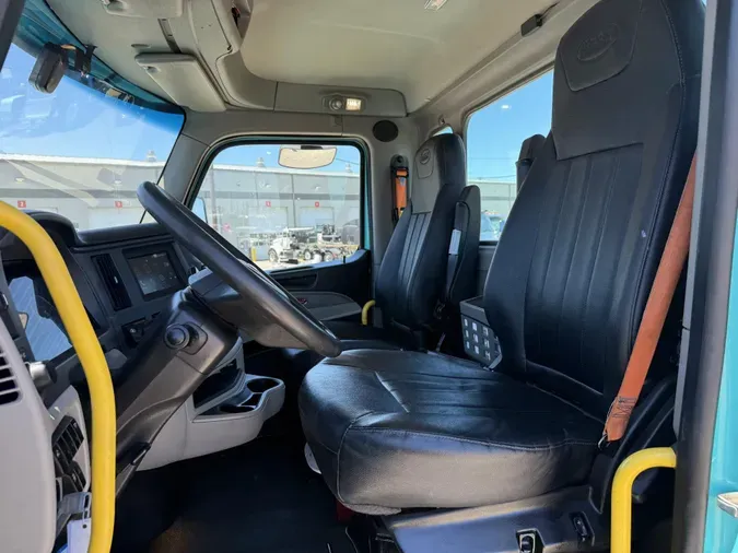 2023 Peterbilt 567