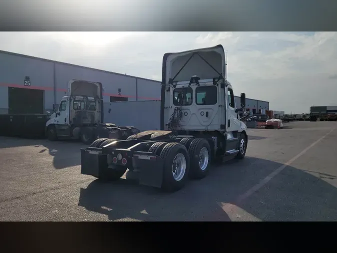 2019 Freightliner Cascadia 126