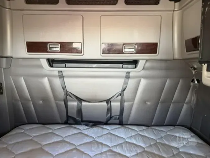 2020 PETERBILT 389
